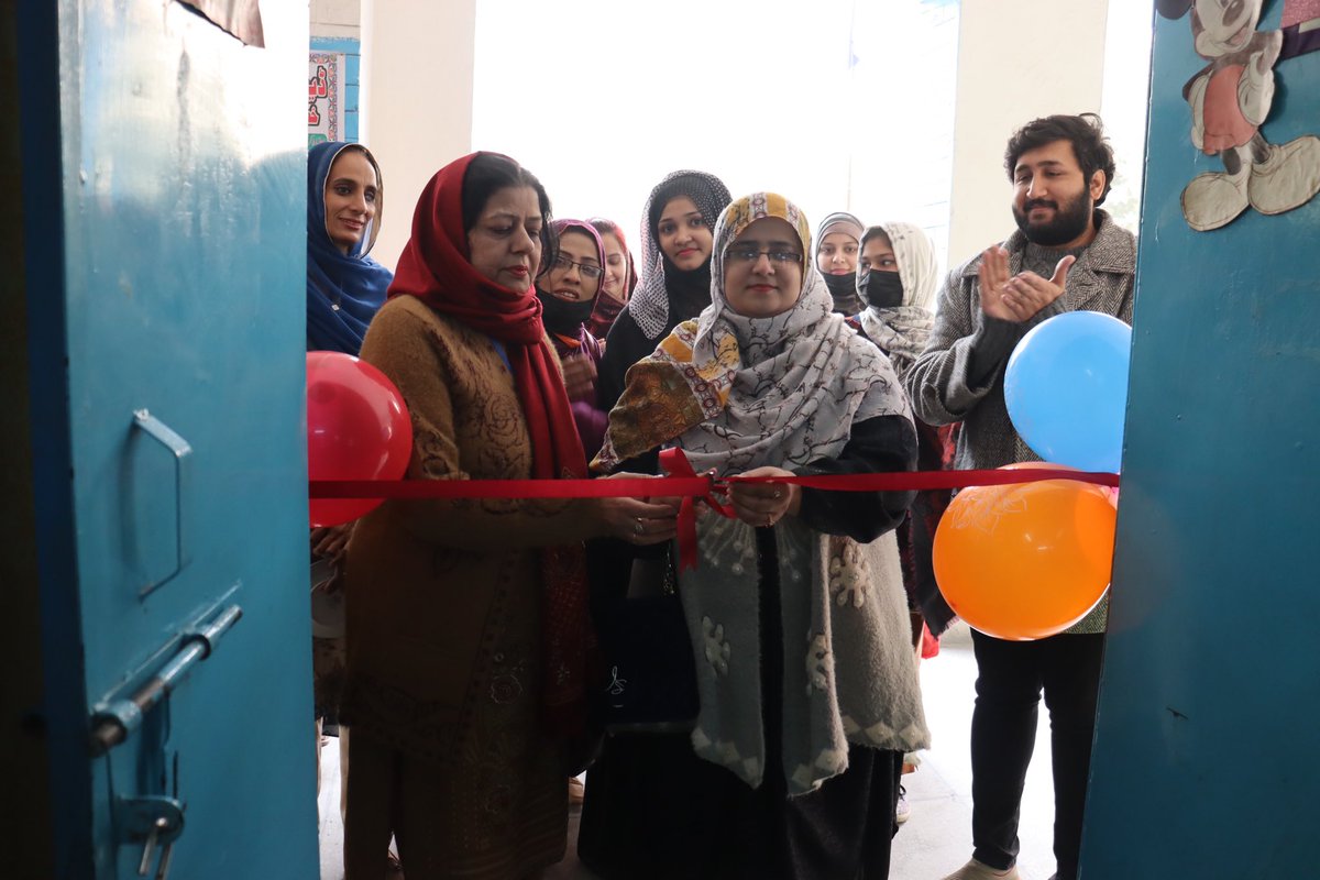 itacecorg's tweet image. Highlights from the Community Launches of Classroom Library corners under #PakistanLiteracyProject (PLP) administered schools - 
Government Girls Elementary School, Huma Block, Lahore.

#ITACEC #ITAPublications #RoomtoRead #PLP #Schooleducation #library