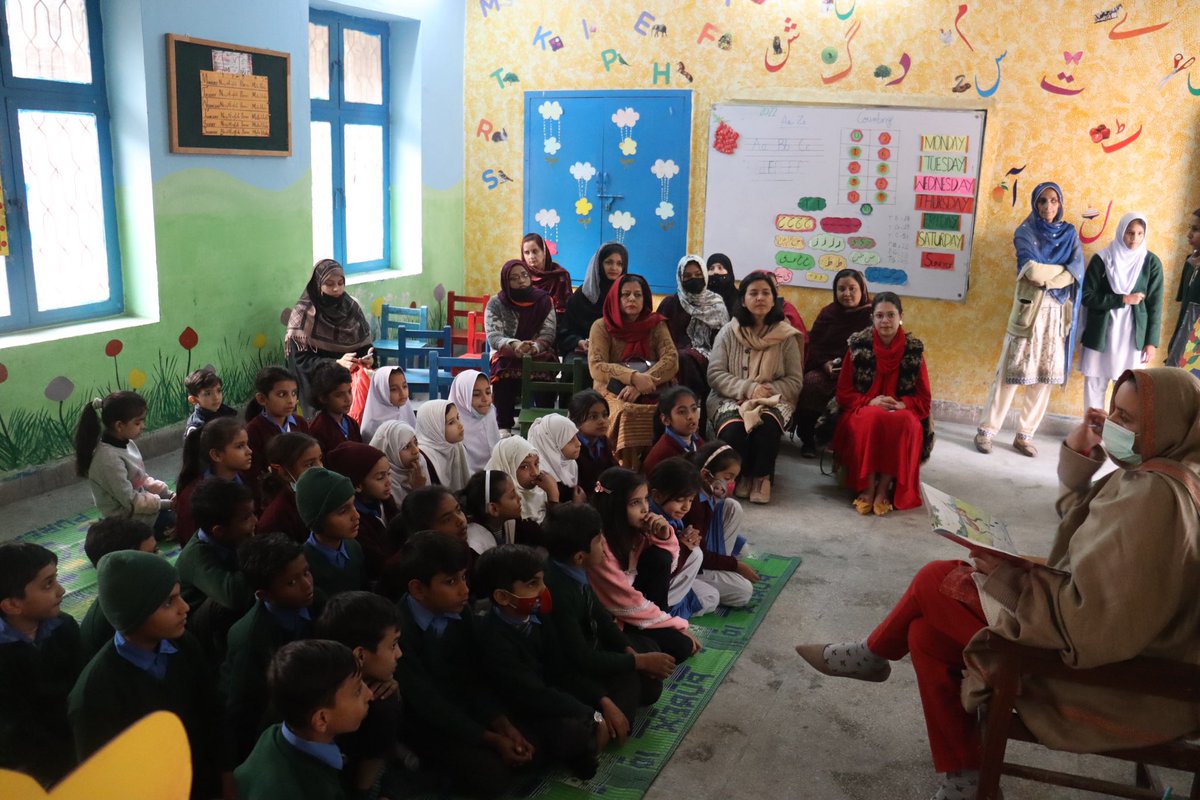 itacecorg's tweet image. Highlights from the Community Launches of Classroom Library corners under #PakistanLiteracyProject (PLP) administered schools - 
Government Girls Elementary School, Huma Block, Lahore.

#ITACEC #ITAPublications #RoomtoRead #PLP #Schooleducation #library