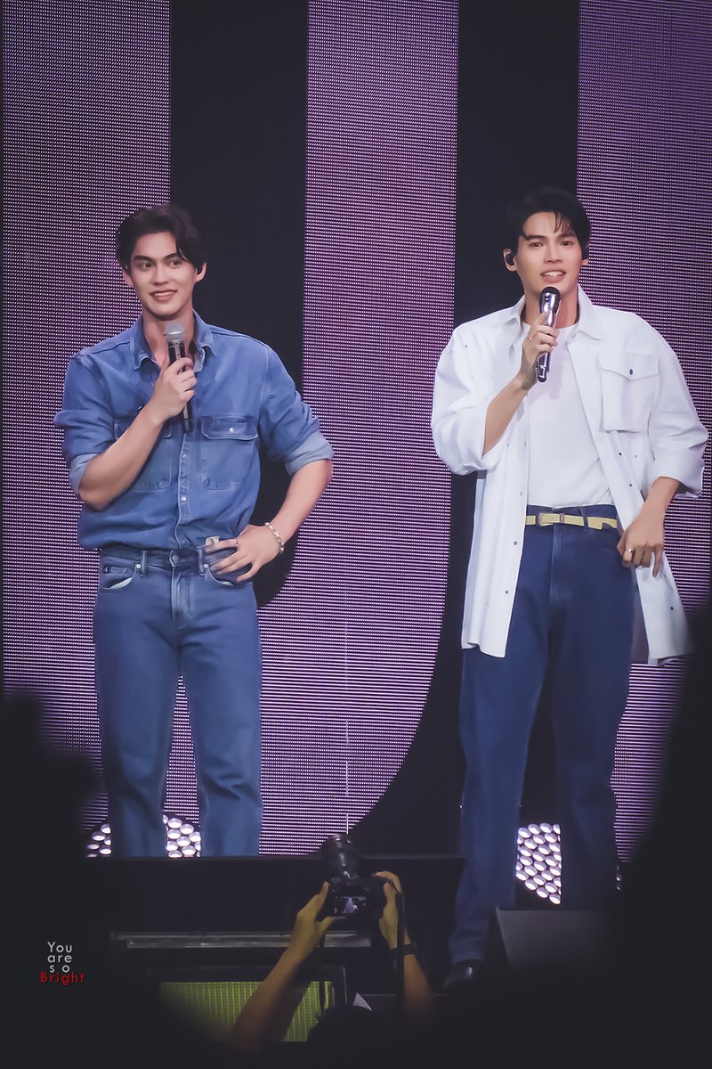 uAreSoBright's tweet photo. ขอโพสต์มั่ง นั่งไกลมากค่ะ ซูมสุด ไหนๆ ก็ถ่ายมาแล้วขอลงสักหน่อยค่ะ  #BrightWinConcert [1] #bbrightvc https://t.co/BxLpq82erM