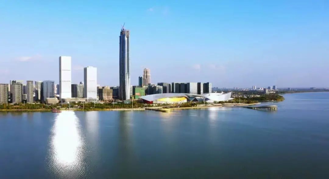 DiscoverWujiang's tweet photo. In the past ten years, Wujiang’s GDP has nearly doubled. Two enterprises of #Wujiang, Hengli Group and Shenghong Group, have been listed among the World Top 500, which further confirms the district’s strong development vitality and ability. #WujiangDevelopment #DynamicDecade https://t.co/EktbUXd6Hw