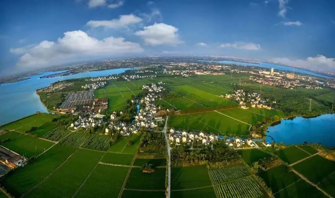 DiscoverWujiang's tweet photo. In the past ten years, Wujiang’s GDP has nearly doubled. Two enterprises of #Wujiang, Hengli Group and Shenghong Group, have been listed among the World Top 500, which further confirms the district’s strong development vitality and ability. #WujiangDevelopment #DynamicDecade https://t.co/EktbUXd6Hw
