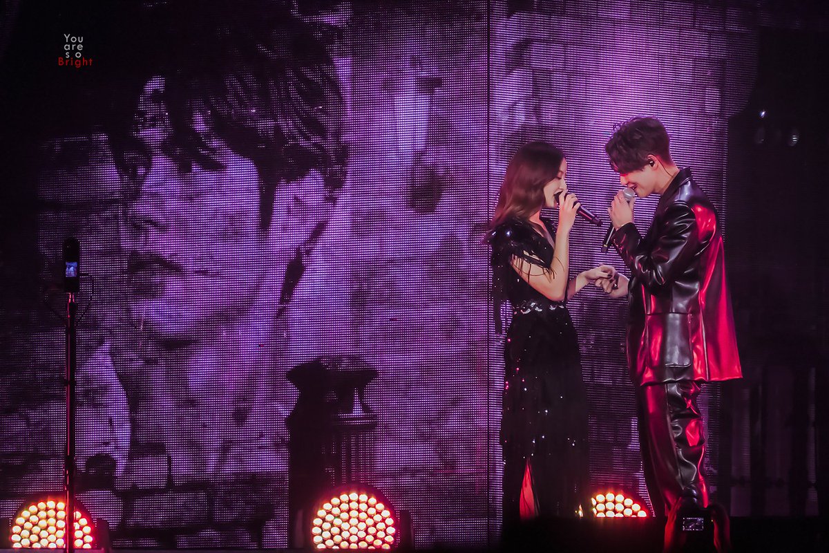 uAreSoBright's tweet photo. ชุดที่ร้องโชว์กับน้องอิงค์ คือชุดที่หล่อที่สุด คหสต  #BrightWinConcert [4] #bbrightvc https://t.co/MLZbZM9U8A