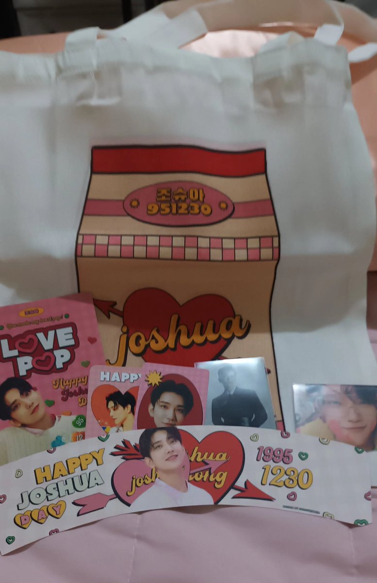 shuwannie's tweet photo. dumating na din joshua cse q ang ganda ng design and yung tote bag so cutee AAAA thank you so much @merchdropbam and @shujithinker for this cse 🫶 https://t.co/0Js4UEXFvE