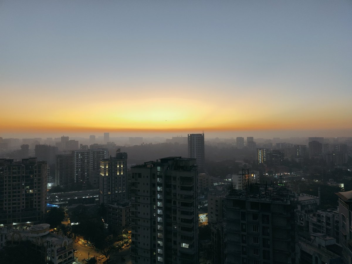 luqwho's tweet photo. Woke up to a beautiful sky
#6amgang #mumbaiwinter #Mumbai https://t.co/5Kbrxm8OYb