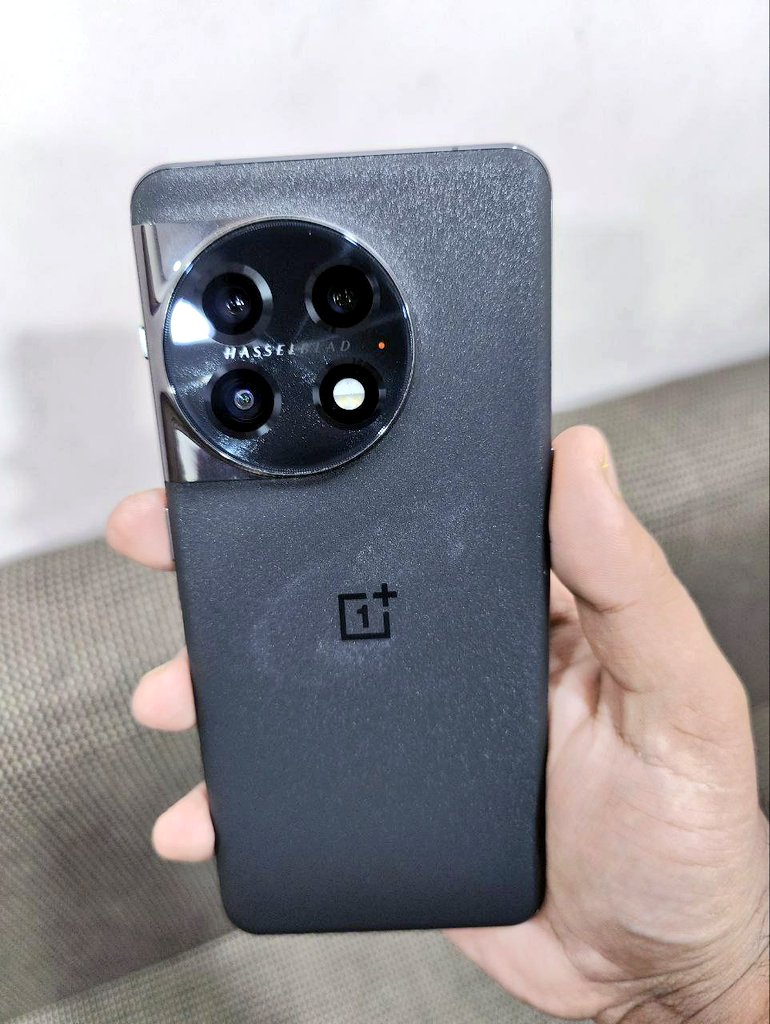 yabhishekhd's tweet photo. OnePlus 11 live hands on image. https://t.co/Dihm1KDhxU