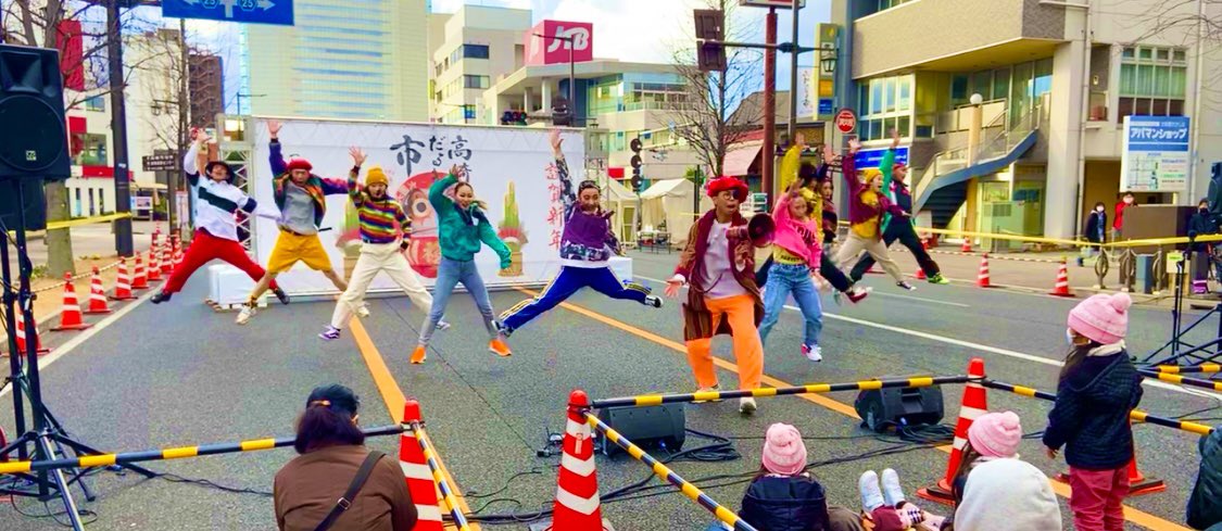 woody0922's tweet photo. #ザダンススタジオ高崎

🎍月曜日レッスン🎍

LOCK超入門 19:30〜
LOCK入門 21:00〜

いよいよ来週
2023/1/2(月)高崎だるま市
14:15〜より

是非お越しください！

月曜日レッスンも年内ラスト、今年もありがとうございました😊

画像は去年(2021)

#ダンスレッスン
#ロックダンス
#高崎
#高崎だるま市 https://t.co/aCIsbLBGPT
