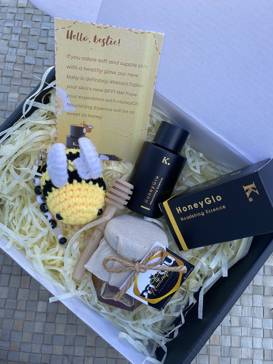 hsaytoc's tweet photo. #MeantToBee @kaymanbeauty Honeyglo Nourishing Essence. Thank you for the surprise PR. 

Ada Txa tak sabar tunggu next year nak test! 😤❤️ https://t.co/0vACVQ59h0
