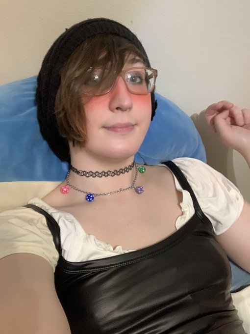 Friend got me a cute dress, can&rsquo;t wear it in public though lol https://t.co/vjvGj4MlBL<a href="/tag/cosplay"class="tags"><span>#cosplay</span></a><a href="/tag/transrightsarehumanrights"class="tags"><span>#transrightsarehumanrights</span></a>