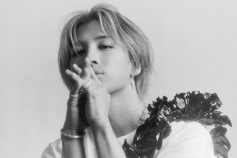 soompi's tweet photo. #Taeyang Signs With THEBLACKLABEL + YG Comments On #BIGBANG's Upcoming Plans 
https://t.co/Jm2RqL5JnR https://t.co/fIiNVnbyJt