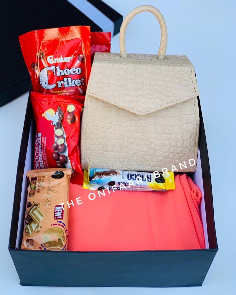 AjokeOnifaari's tweet photo. At Onifaari Brand, We sell scarfs, Scarfs accessories, Made in Nigeria Handmade Bags, We also curate gift box

Getting this grant will help us increase the numbers of bags we produce per collection and also increase the quantity of the scarfs/Scarfs accessories that we sell. https://t.co/MpZcWTObZo