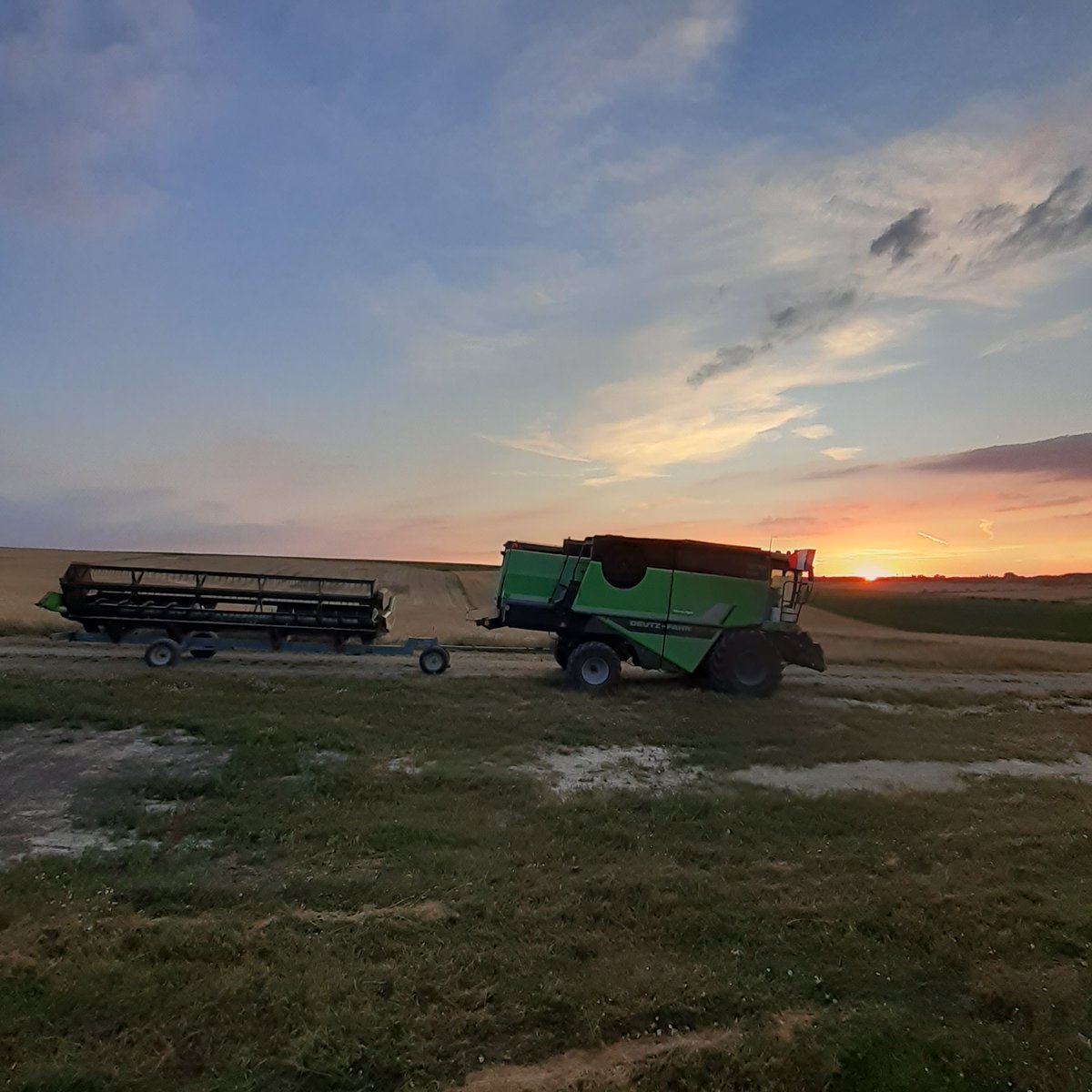 GuyotVincent02's tweet photo. Bonjour les #Twittos, #Tweetrécap 2022 :
1 - #SEMER 🌾- avec le nouveau T-drill ,
2 - #NOURRIR - avec des engrais en stock depuis 2021,
3 - #PROTEGER - et pas que avec mon pulvérisateur,
4 - #RECOLTER - pour subvenir à tous vos besoins, tous vos désirs ☀️.
#AgricultureS #FrAgTw https://t.co/aKjIzTe2kQ