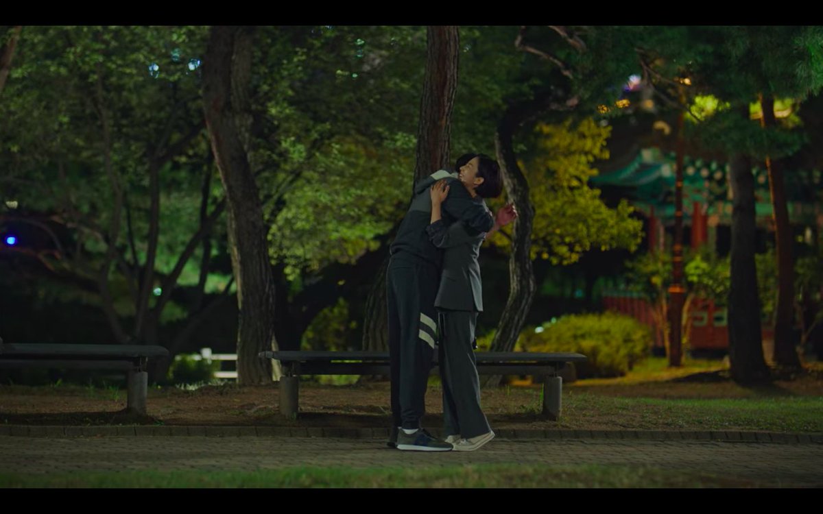 omg who else is sooo happy that these two got back together?!
#BehindEveryStar #kdrama #couples