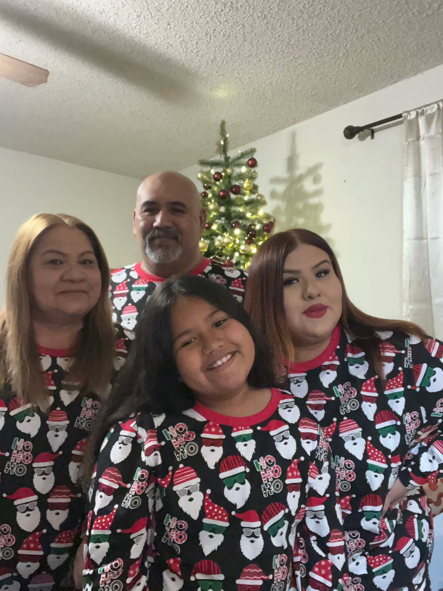 OOh_Maryy's tweet photo. Merry Christmas🤍🎄 https://t.co/iNp3O2MCVp