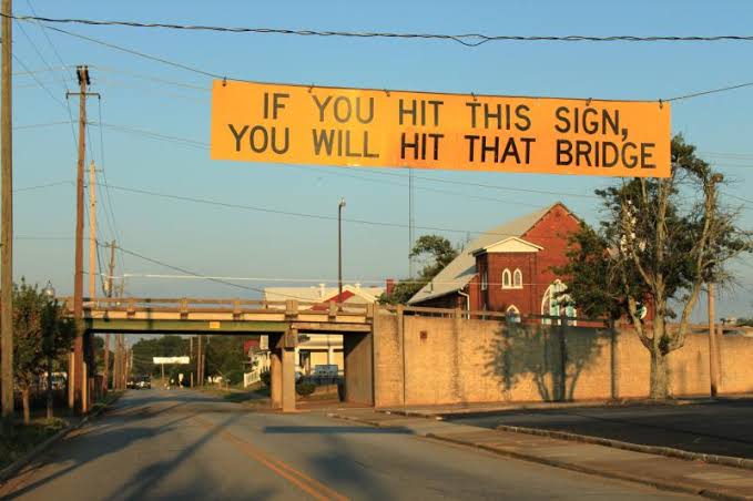 #BoksburgExplosion wishing South Africa can implement something like this.  We have one bridge by Elgin Road in Kempton Park. 2 weeks doesn't pass without having a truck stuck there.