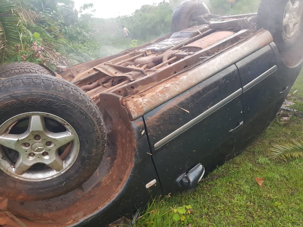 PoliceUg's tweet photo. . @FNampiima "The territorial traffic Police of  Kayabwe has today morning 26th Dec 2022, at around 0700/c,  registered a fatal accident at Kibukuta Swamp along the Kampala Masaka highway that claimed the lives of five people". https://t.co/2Cgr2PCxv3