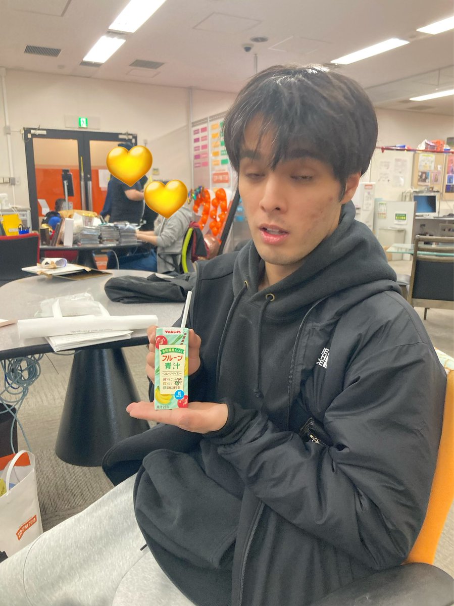 CRASH HOUSE on Twitter "🥤 . ZIPにいた詩恩くんがヤクルト1000買ってくれた！他の人にも買ってた！男前！でも