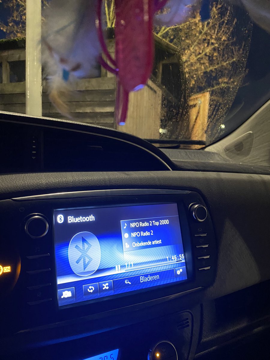 enwee78's tweet photo. #Top2000 pompt via de app door de speakers. Op naar papaπβ₯οΈ. #etappe2 #France #600km https://t.co/4UVXaKwmnM