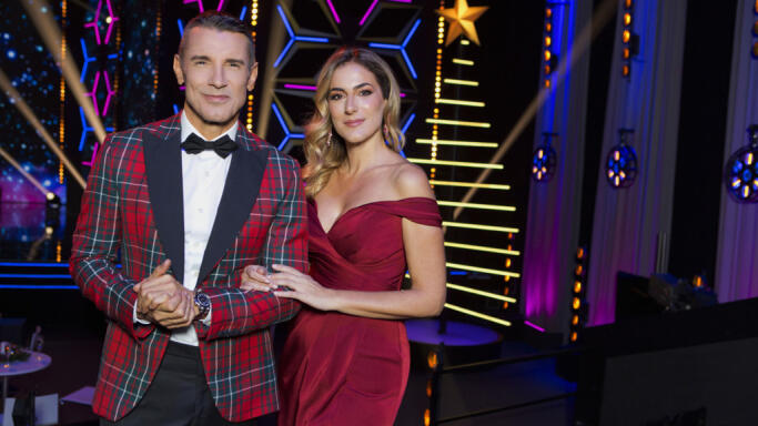 Dos30TV's tweet photo. 🙌 #AUDIENCIAS | Ya puedes consultar los principales titulares de audiencias del SÁBADO 24 de diciembre en la entrada diaria de nuestra web. Enlace abajo:

➡️https://t.co/kfn77M5ebl

#QueVivaLaTele https://t.co/NPeXR7dfog
