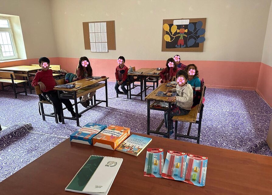 Çokuklar için hazırladığımız hediyeler  yerine ulaştı 🎉 
Çocuklardan da bizlere bolca sevgi dolu mesajlar ulaştı ☺️🌸🎉