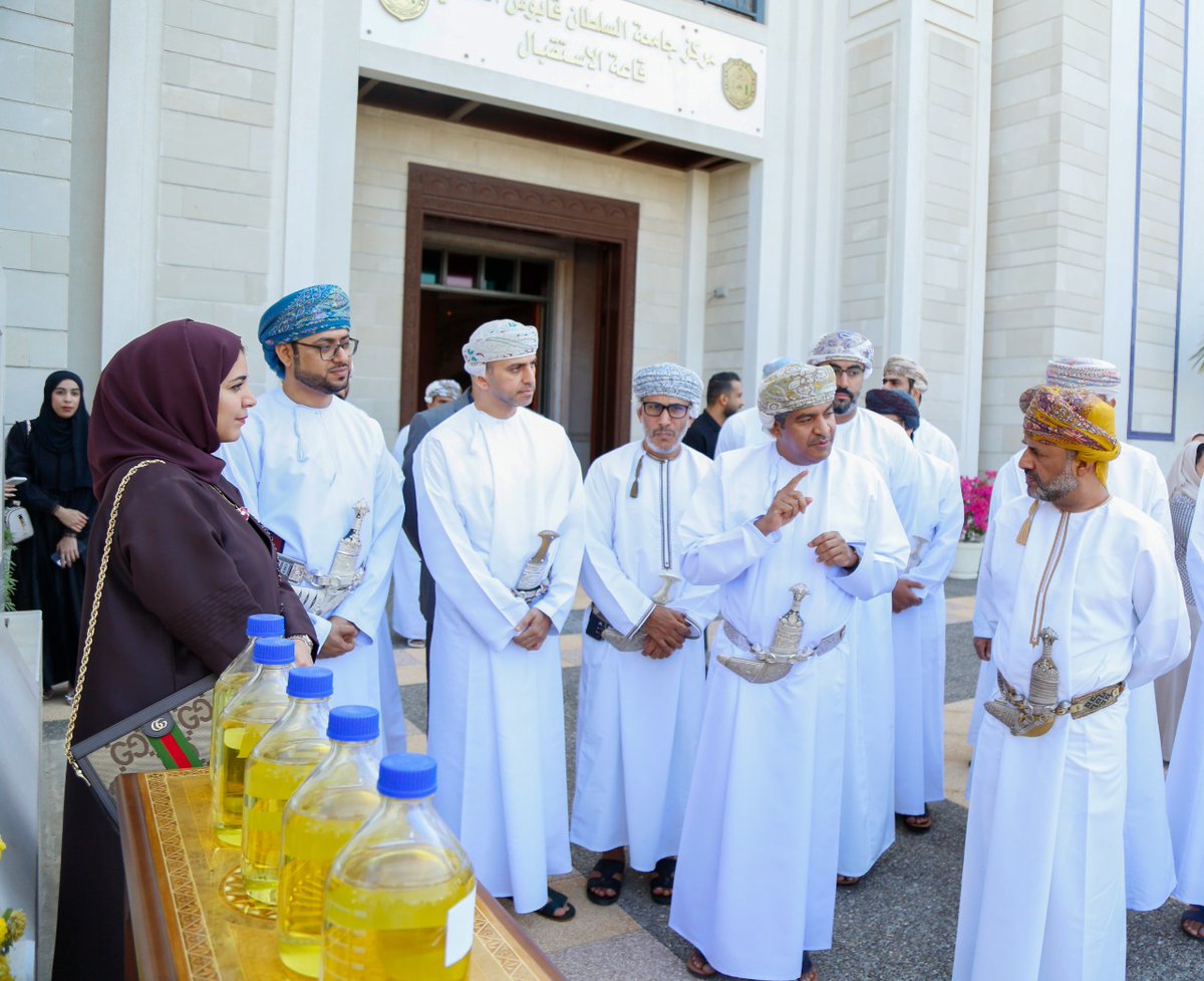 #خبر |

حفل إطـلاق أول حافلة نقل عام تعمل بالوقود الحيوي في الوطن العربي، حيث تمت صناعة الوقود من زيت نوى التمر من قِبَل فريق بحثي بـ #جامعة_السلطان_قابوس