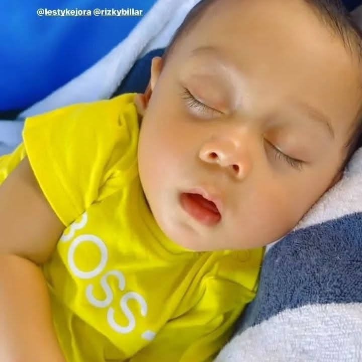 Sofyasary's tweet photo. Abang kalau bobo mingkep nak, takut kesedot anty😘🤭🤭 Maasyaallah Leslar Al Fatih #HappyFatihDay https://t.co/q3kcq6vMvY