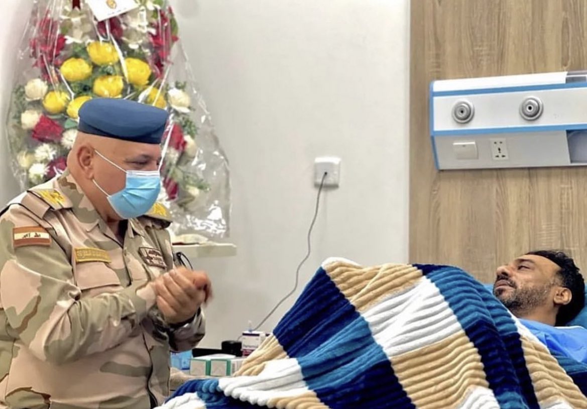 مع الاحترام والتقدير للسيد اللواء تحسين الخفاجي والفنان نصرت البدر ويگولون زيارة المريض واجب ، طيب الان الكابتن احمد صلاح اجرى عملية جراحية الا يستحق الزيارة ؟ ومعروف ان الكابتن احمد حقق انجازات طيبة للعراق رياضياً . مجرد سؤال !