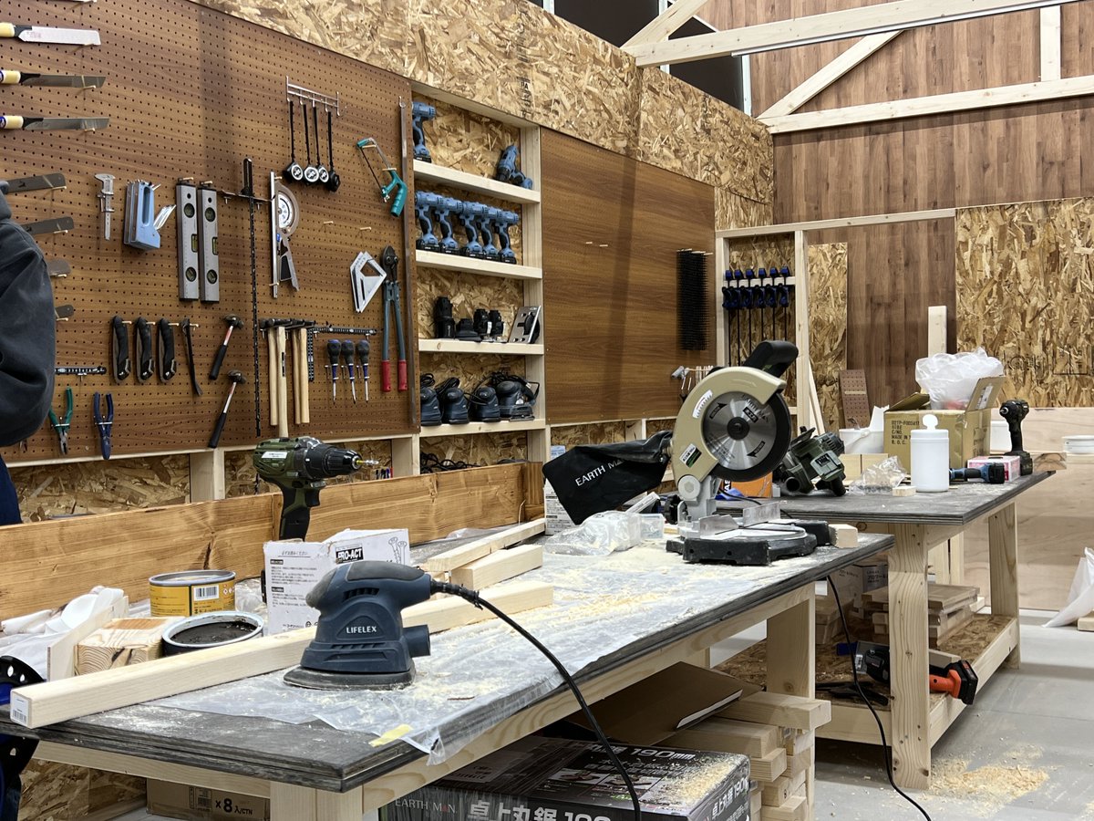 kohnan_official's tweet photo. そしてコーナン日根野店の超見どころ❗️
「DIY BASE × DIY LABO」スペシャルコーナーがございます🤩
自由に使える工作スペースに、素敵なワークショップを主催するDIY BASEさまが合体🥳
これは楽しいこと間違いなしですよ🤩⚒
#コーナン
#日根野店
#DIYBASE https://t.co/LdJ5RJ0nlu