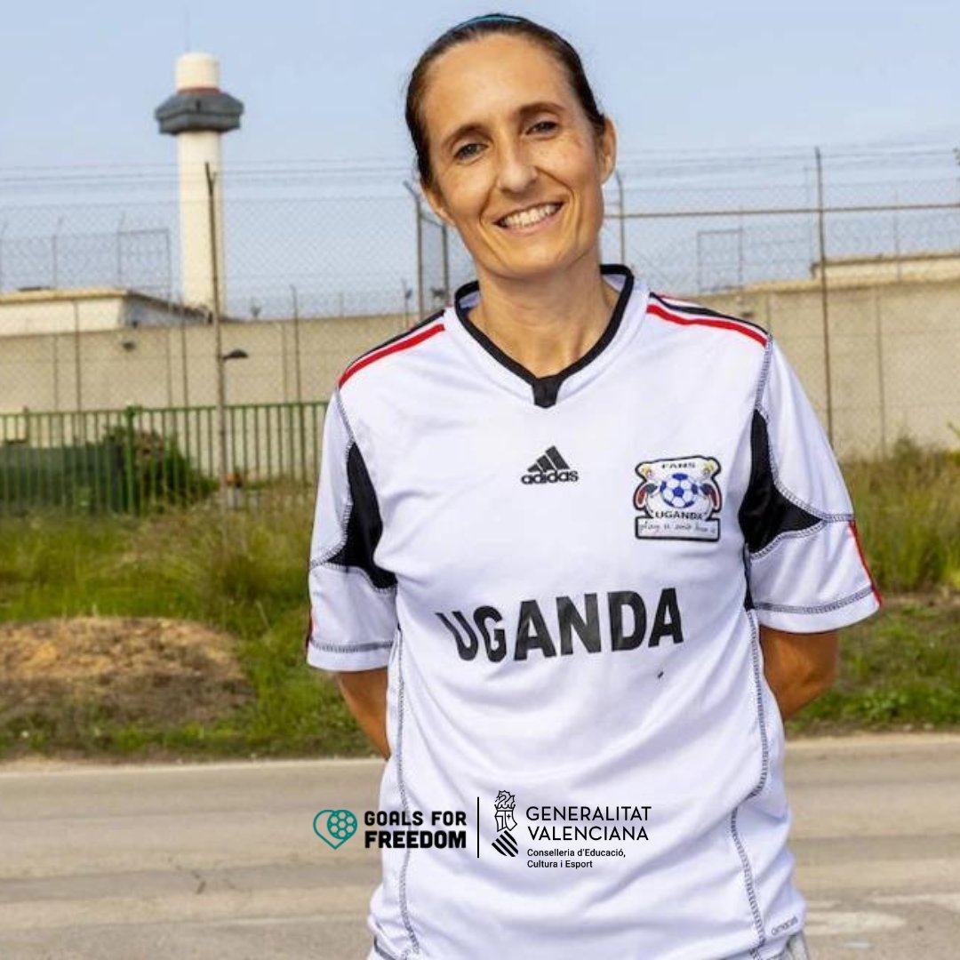 goalsforfreedom's tweet photo. 2022 llega a su fin y vamos a recordar algunos de los mejores momentos que hemos vivido en #GoalsForFreedom.

➡️ Empezamos por la visita al Centro Penitenciario de Picassent y el partido de fútbol que jugamos junto a las internas.

📸 @relevo | Natxo Hernández https://t.co/qFqY1TSHxB