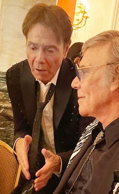 Having a chat with Cliff last week at a Christmas function in London. 
#rocknroll 
#cliffrichard 
#originalartists
#teenagerinlove
#gigs
#music 
#Duet