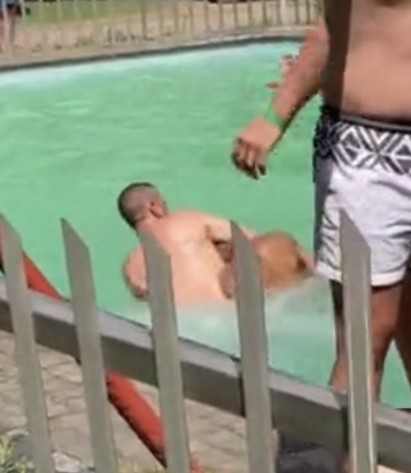 Bigman_Z_'s tweet photo. @Tumii_Frost @the_lucid_kid Was he tryin drown him, oh no 😮 https://t.co/yeAp4godWT