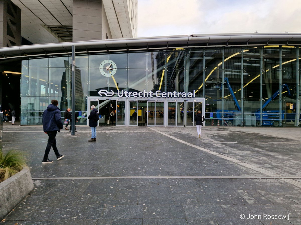 digimause's tweet photo. Back in my #HomeTown #driving #home for #Christmas #treinreis #Zwolle #Utrecht #familiebezoek #kerstdagen #tussenstop #busrit #QBuzz #Nieuwegein #verjaardag https://t.co/xIAtGjixsq