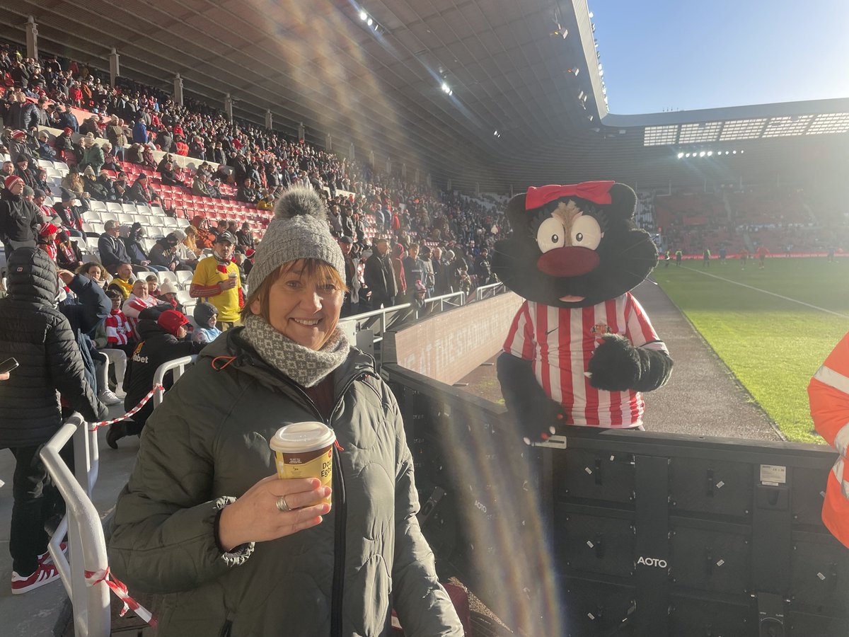 fitalbott's tweet photo. Me and Deliah ⁦@SunderlandAFC⁩ Sunderland sisters ⁦@anneyhernehill⁩ ⁦@Jon_Armstrong73⁩ https://t.co/nlRswSgFi7
