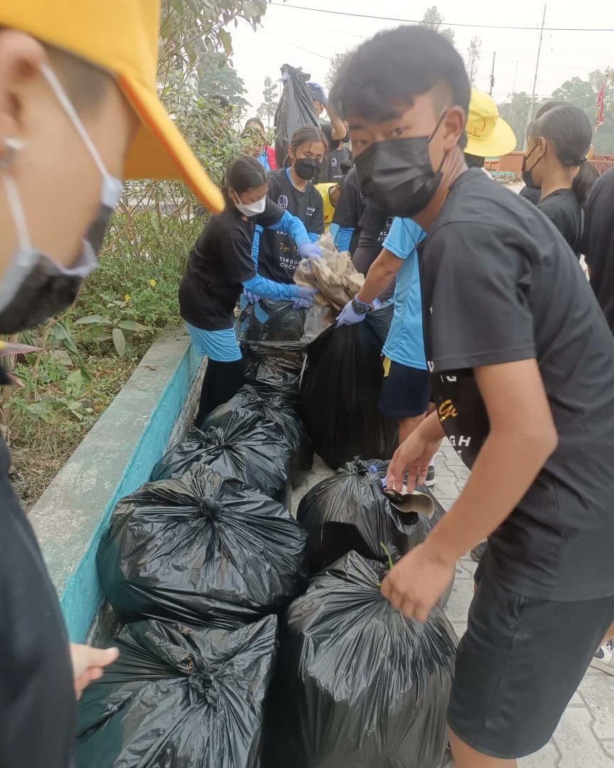 BhutanCricket's tweet photo. As part of the program, 40 participants together with officials carried out a cleaning campaign in the city of Gelephu this afternoon.
#BhutanCricket #UnicefBhutan Partnership Program 2022
#upshiftbhutan #Cricket4Good #empoweringyouth #happinessisagame #gelephu #LetsCricket https://t.co/feNJIvjDuQ