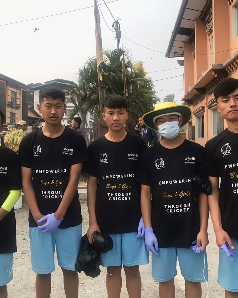 BhutanCricket's tweet photo. As part of the program, 40 participants together with officials carried out a cleaning campaign in the city of Gelephu this afternoon.
#BhutanCricket #UnicefBhutan Partnership Program 2022
#upshiftbhutan #Cricket4Good #empoweringyouth #happinessisagame #gelephu #LetsCricket https://t.co/feNJIvjDuQ