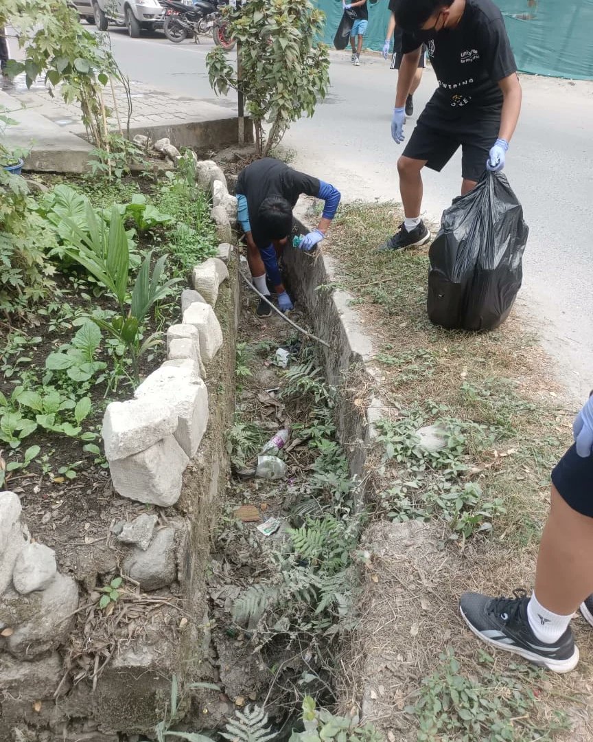 BhutanCricket's tweet photo. As part of the program, 40 participants together with officials carried out a cleaning campaign in the city of Gelephu this afternoon.
#BhutanCricket #UnicefBhutan Partnership Program 2022
#upshiftbhutan #Cricket4Good #empoweringyouth #happinessisagame #gelephu #LetsCricket https://t.co/feNJIvjDuQ