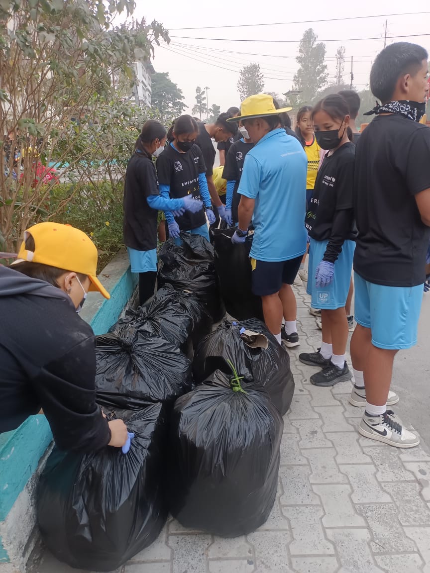 BhutanCricket's tweet photo. As part of the program, 40 participants together with officials carried out a cleaning campaign in the city of Gelephu this afternoon.
#BhutanCricket #UnicefBhutan Partnership Program 2022
#upshiftbhutan #Cricket4Good #empoweringyouth #happinessisagame #gelephu #LetsCricket https://t.co/feNJIvjDuQ