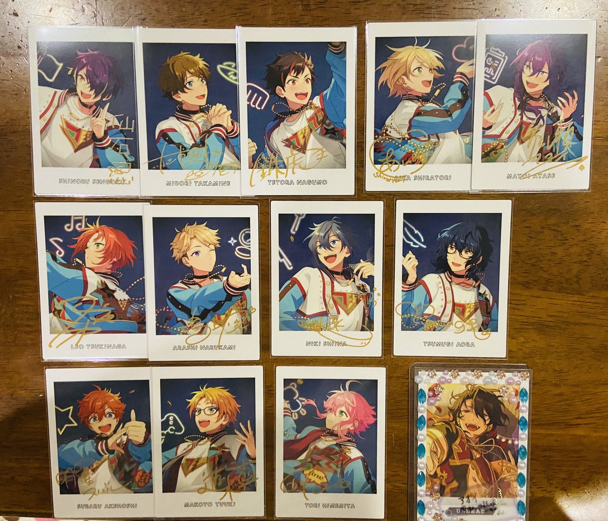 ＊　交換　あんスタ　ぱしゃっつ　7周年

譲) 忍 鉄虎 翠 藍良 マヨイ レオ 嵐 ニキ つむぎ スバル 真 桃李

求) 5周年ぱしゃこれ
　　零 晃牙 なずな 創 光 渉 夏目　各1

郵送のみ、零含むお取引のみ。難しいと思いますが、お気軽にお声掛けくださいませ。