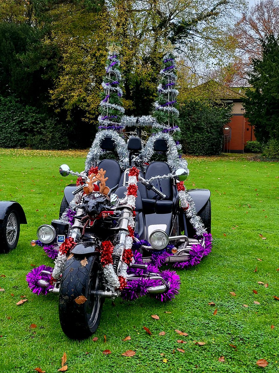 barnardos's tweet photo. Bringing joy to the festive season in style 🏍️ 🎅 🎁
Hundreds of bikers have come together for the annual #ReadingToyRun, delivering gifts in aid of Barnardo's to @High_Close School.
The event brings so much joy to the community and children receiving the gifts. 💚 https://t.co/Fnt5pX7s8C