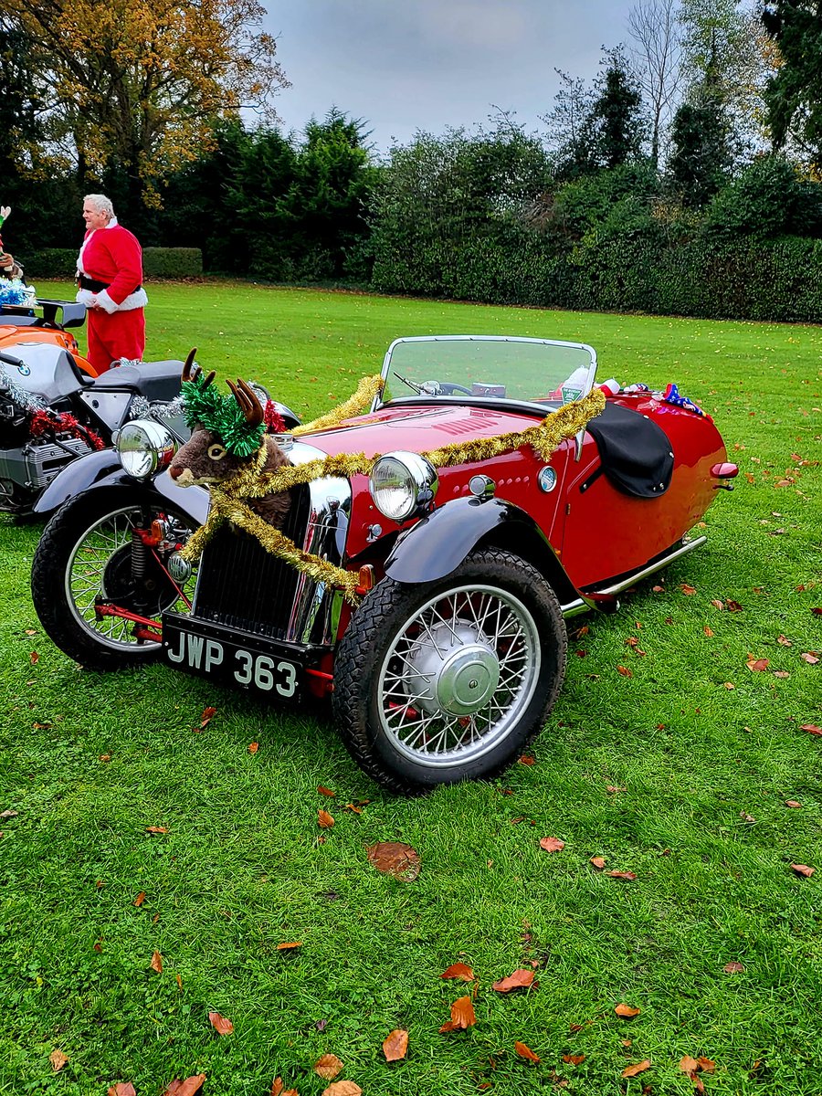 barnardos's tweet photo. Bringing joy to the festive season in style 🏍️ 🎅 🎁
Hundreds of bikers have come together for the annual #ReadingToyRun, delivering gifts in aid of Barnardo's to @High_Close School.
The event brings so much joy to the community and children receiving the gifts. 💚 https://t.co/Fnt5pX7s8C