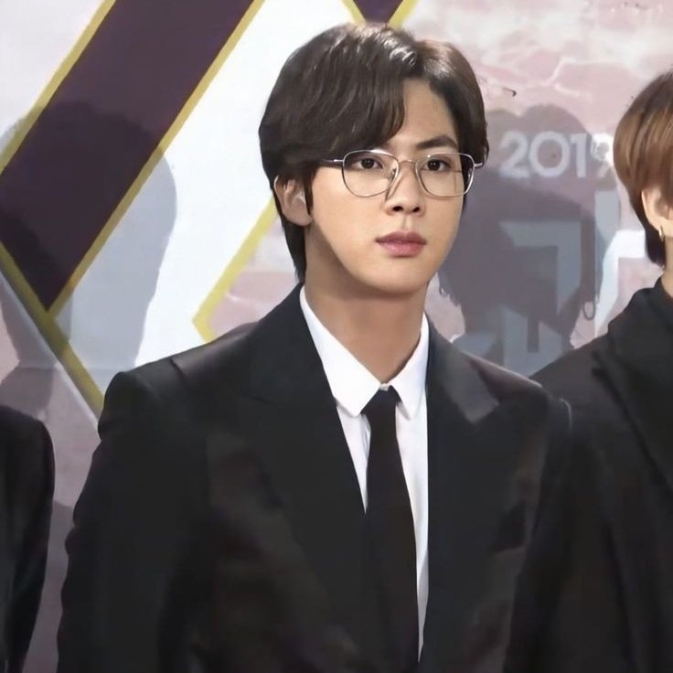 Akjinbts's tweet photo. Remember when we all collectively lost it seeing Seokjin in this look?? The glasses make him look so hot and unrealistically handsome 😭 https://t.co/7SMotzL3am