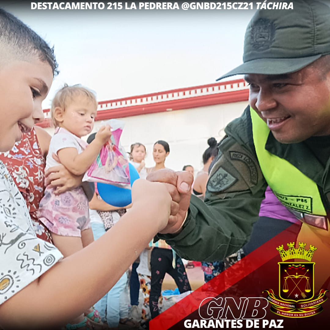 GNB_tachira's tweet photo. #29Dic Nuestra #GNB Tachira es Garante de Paz, siempre al servicio del pueblo🇻🇪.  #GMVVMetaCumplida #FANB #CEOFANB #GNB
.@GNBCmdtGral
.@GnbGaranteDePaz https://t.co/v05P8Wxhni