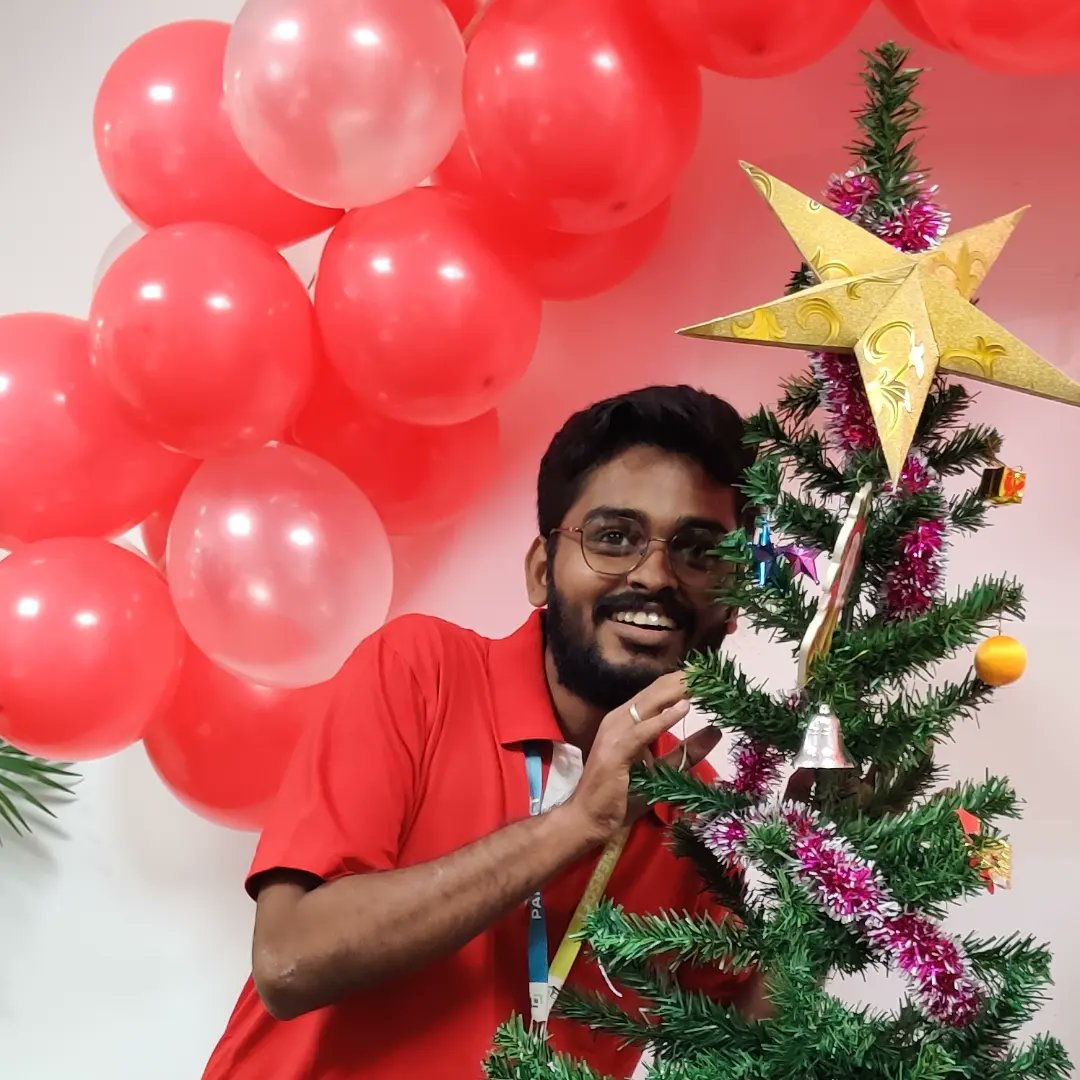 anish_official's tweet photo. Christmas Energyyy ❤️🎄🤝
#partnersoftxmasevents #event #Christmas2022 #jeans #RedBalloon #WhiteChristmas #itlife #partnersoft https://t.co/IGxfGerYHK