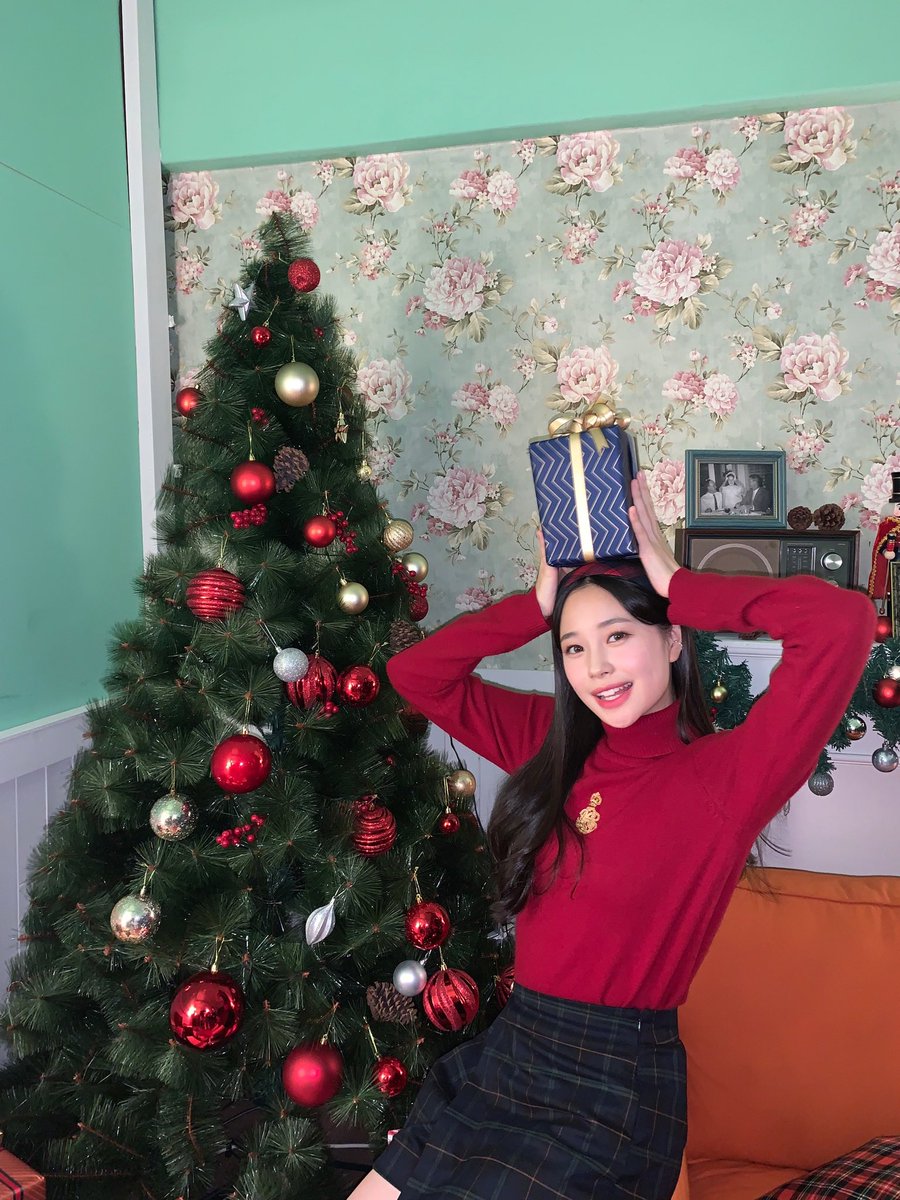 Jihpan's tweet photo. 🎁 \\ 🐾🐇  { 메리 크리스마스! } ❀ ˖⁺ https://t.co/EtI2GdsD5t