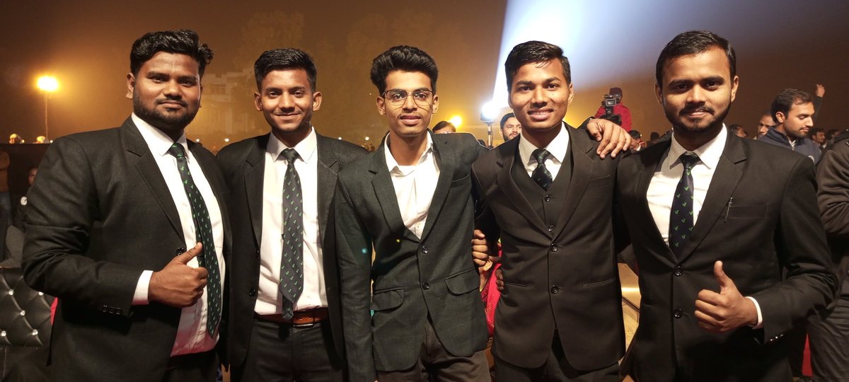 Anuragsi007's tweet photo. Enjoy the journey

#award_function🏆 #business #achievement🏆 #togetherness #energy https://t.co/WJhvbntSXH