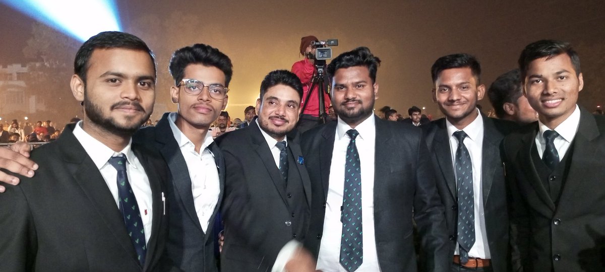 Anuragsi007's tweet photo. Enjoy the journey

#award_function🏆 #business #achievement🏆 #togetherness #energy https://t.co/WJhvbntSXH