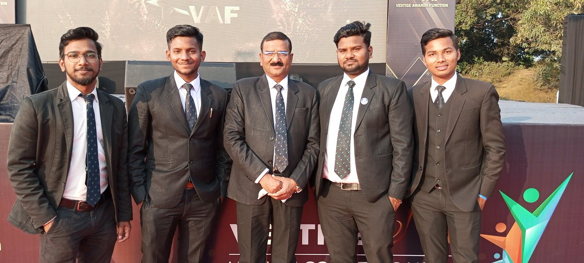 Anuragsi007's tweet photo. Enjoy the journey

#award_function🏆 #business #achievement🏆 #togetherness #energy https://t.co/WJhvbntSXH