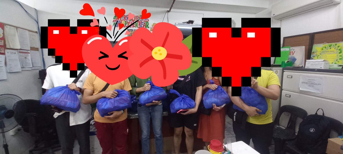 GPLI08's tweet photo. Day 01
Pasko Para sa Pulang Laso

Kami ay lubos n nagpapasalamat sa mga individual n nakiisa &amp; nag donate sa atin taonan n pagmamahagi ng Christmas Give Giving sa mga indigient PLHIV sa Caloocan Social Hygiene Clinic.

(This project is supported by NCCP)

https://t.co/d99q4kfLLe https://t.co/zyfqlUgLCA