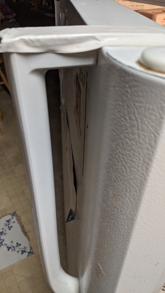 defrisselle's tweet photo. Handle on the fridge broke again This time I have a #3Dprinter, so why spend $90 on a new set of handles when I only need one
#PracticalPrint Time
https://t.co/rm2s5IrZpO https://t.co/lyfQwVoMvn