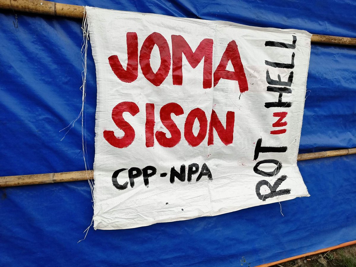 smninews's tweet photo. TINGNAN | Mga taga-Malolos, Bulacan, isinusuka na ang walang Dios na ideolohiya ni Joma Sison.

Kasabay ito ng ika-54 na anibersaryo ng CPP ngayong araw, December 26.

(1/2) https://t.co/xdT218vC2T