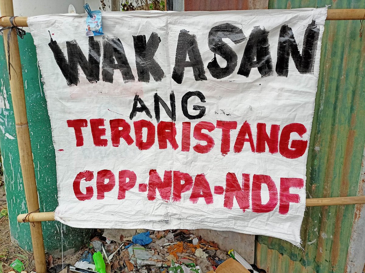 smninews's tweet photo. TINGNAN | Mga taga-Malolos, Bulacan, isinusuka na ang walang Dios na ideolohiya ni Joma Sison.

Kasabay ito ng ika-54 na anibersaryo ng CPP ngayong araw, December 26.

(1/2) https://t.co/xdT218vC2T